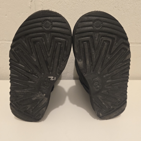 Kids Black Uggs, Size 13 - Picture 6 of 7